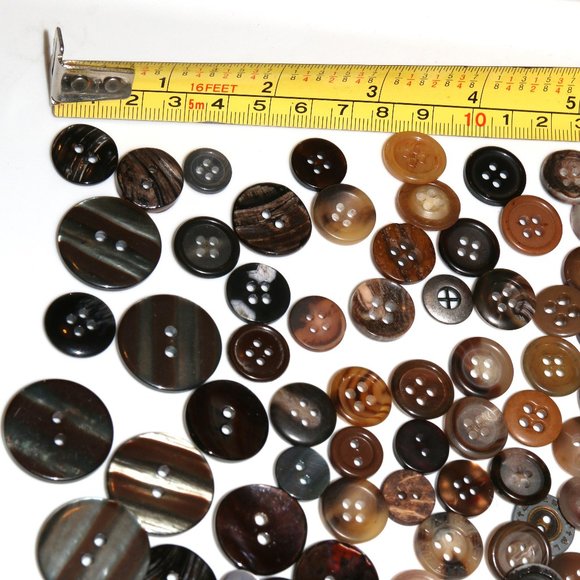 Variety estate bulk buttons lot, some vintage oyster shell / marbled look 323pcs - Picture 10 of 10